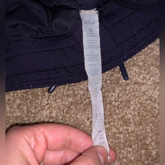 Lululemon hotty hot shorts, size 4 - Picture 4 of 5